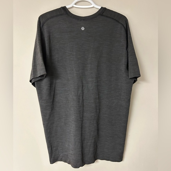 Lululemon Men’s Metal Vent Heathered Grey Short Sleeve T Shirt - Picture 3 of 4